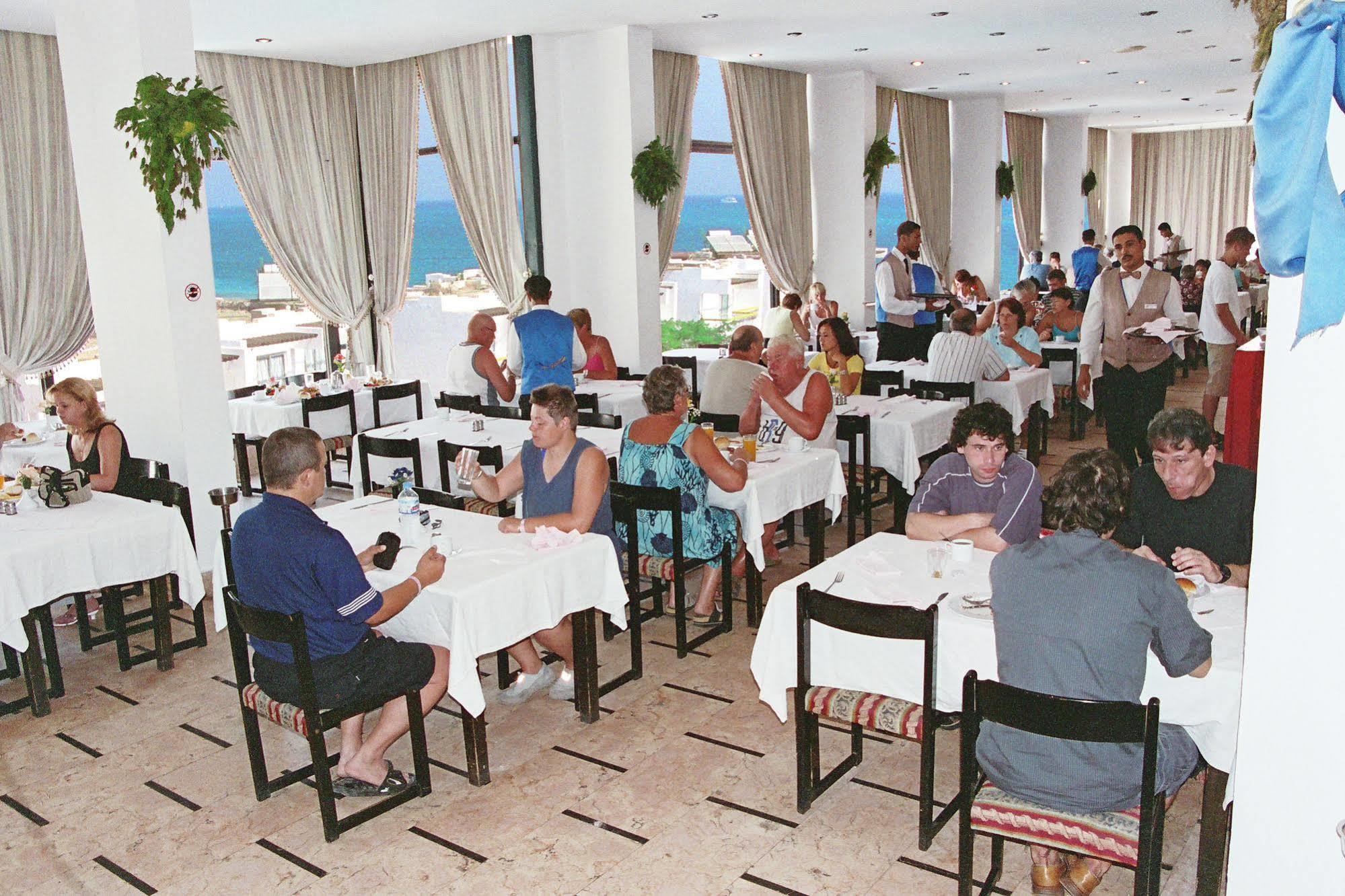 Beirut Hotel Хургада Екстериор снимка