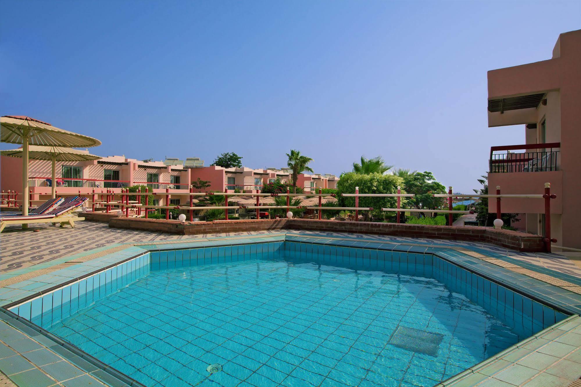 Beirut Hotel Хургада Екстериор снимка