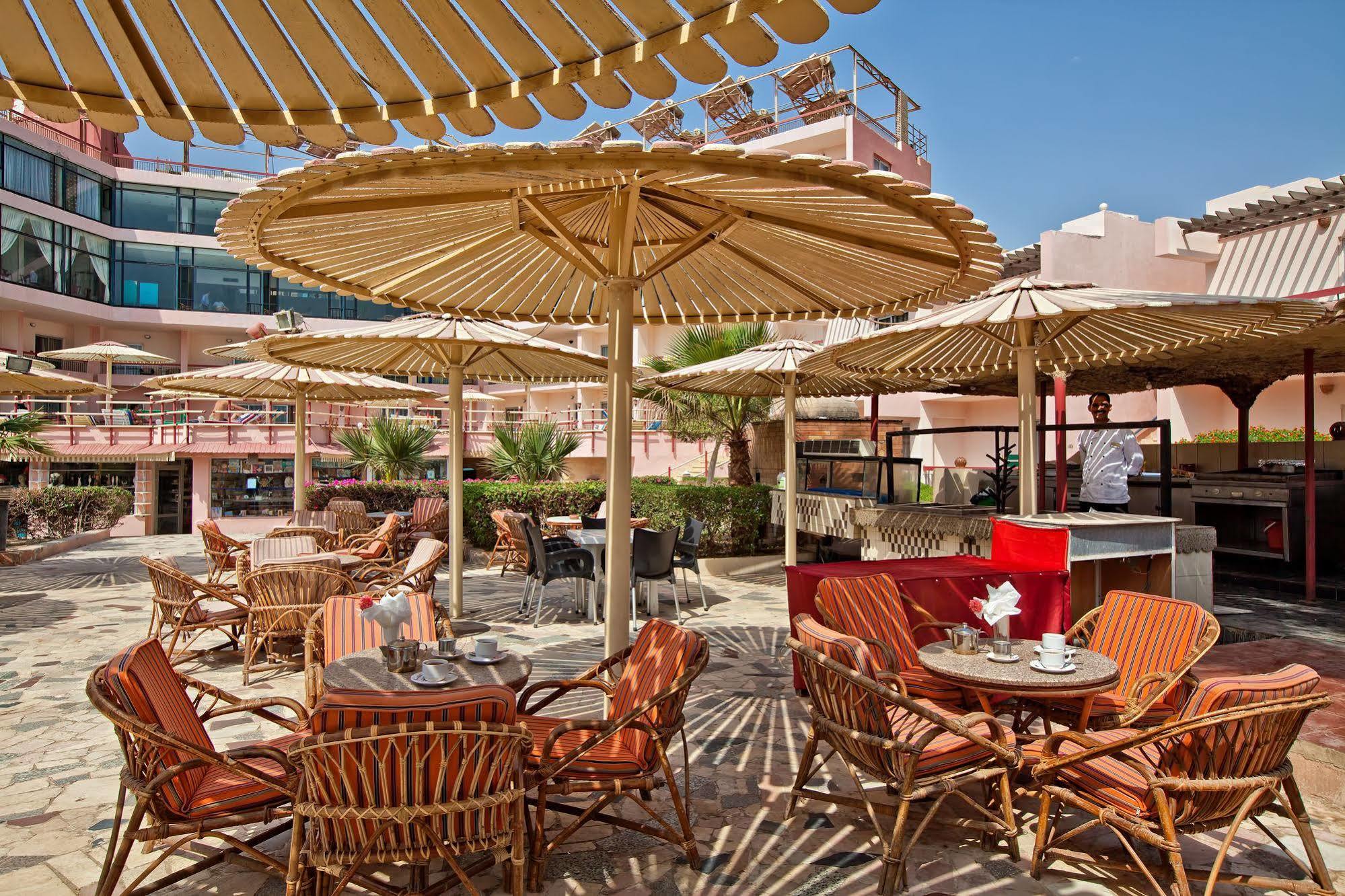 Beirut Hotel Хургада Екстериор снимка